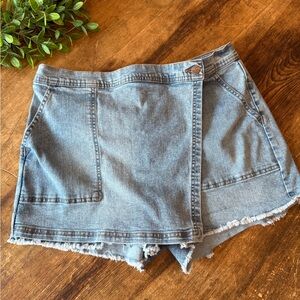 Jessica Simpson Light Wash Blue Denim Skort Raw Hem